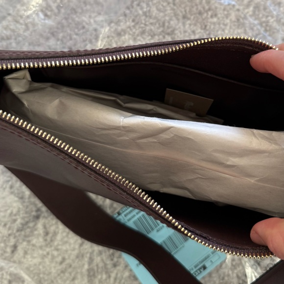 NWT Madewell Essentials Crescent Sling Bag in Chocolate Raisin - Picture 10 of 11